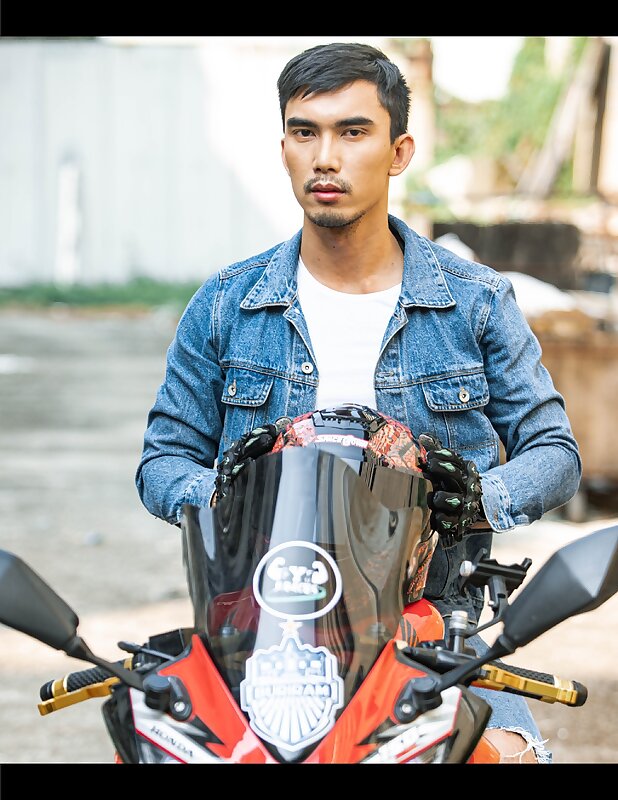 Next Image >>