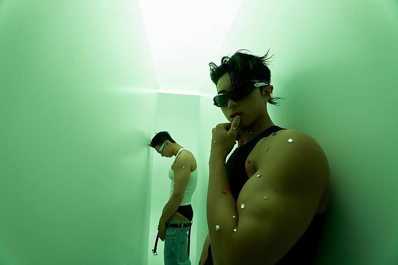 Next Image >>