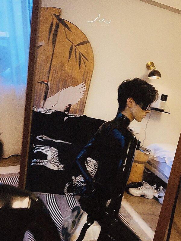 Next Image >>