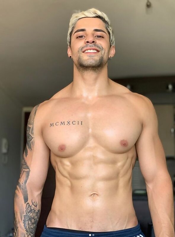 Next Image >>