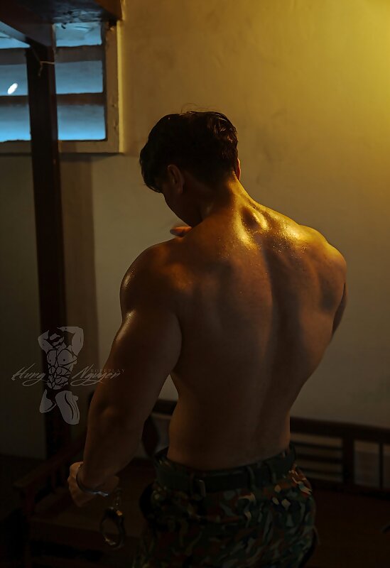 Next Image >>