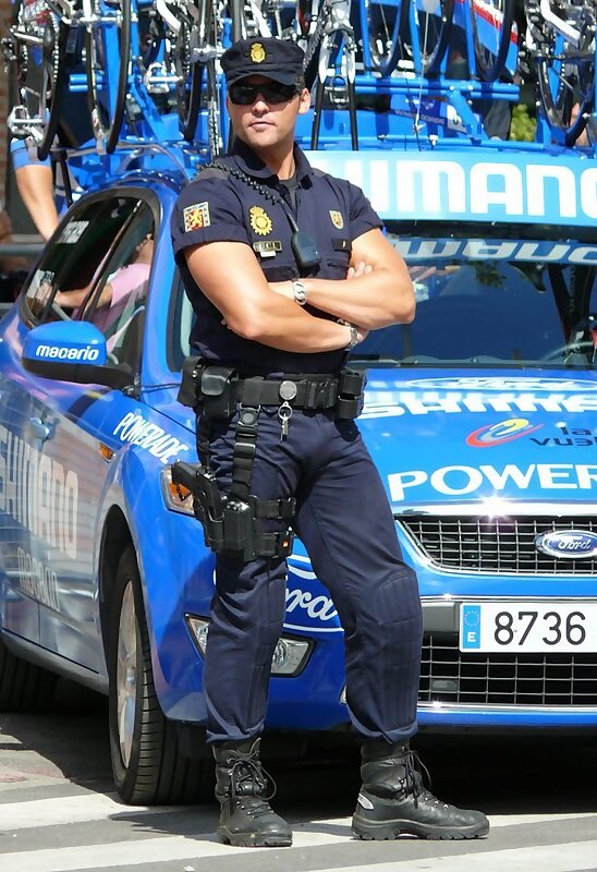 Next Image >>