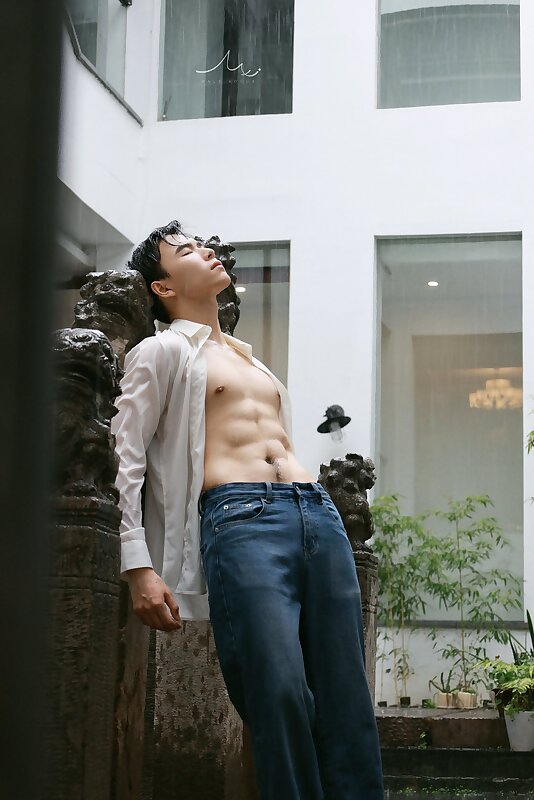 Next Image >>