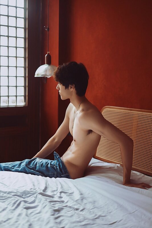 Next Image >>