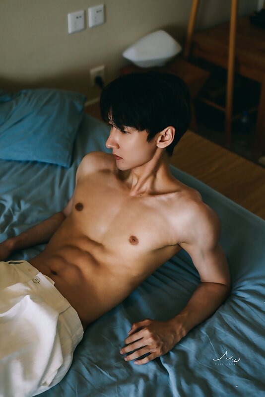 Next Image >>