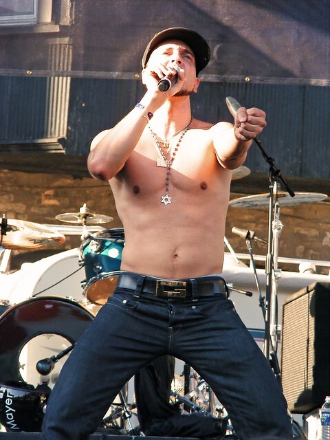 Next Image >>