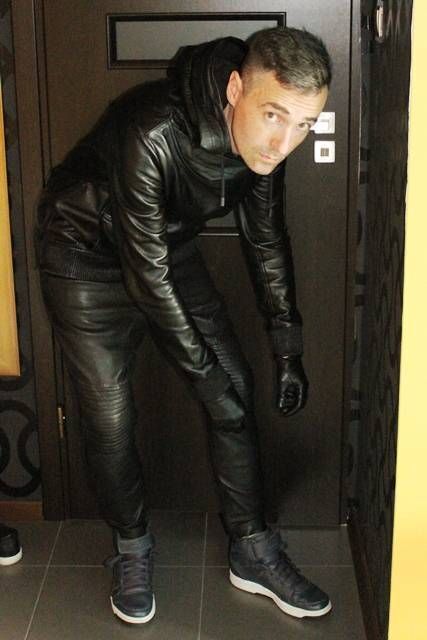 Next Image >>