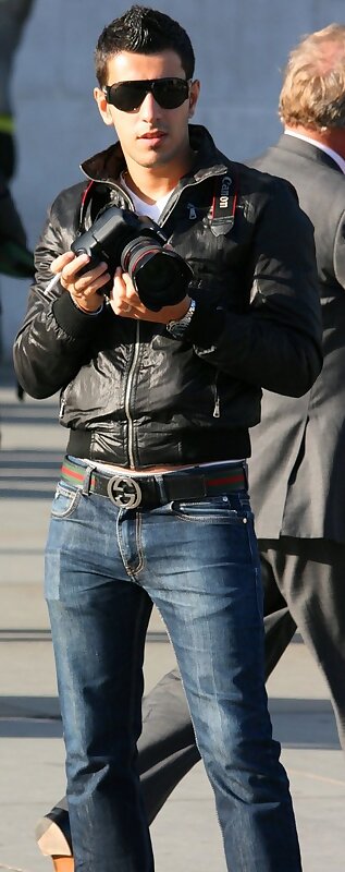 Next Image >>
