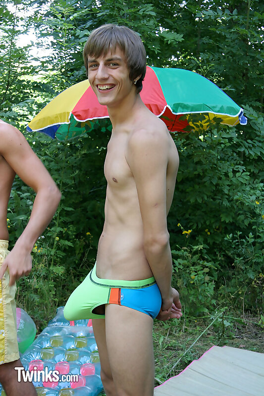 Next Image >>