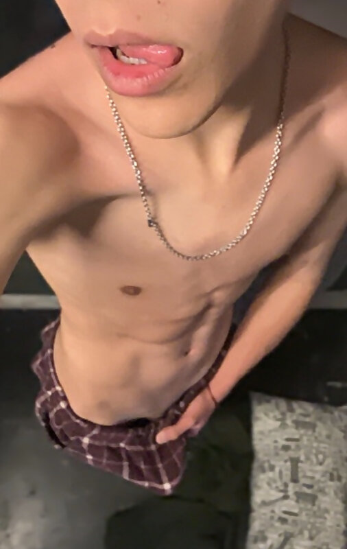 Next Image >>