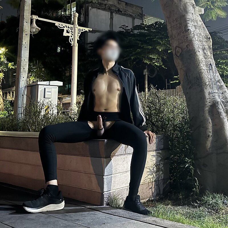 Next Image >>