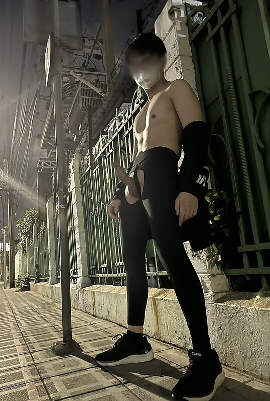Next Image >>