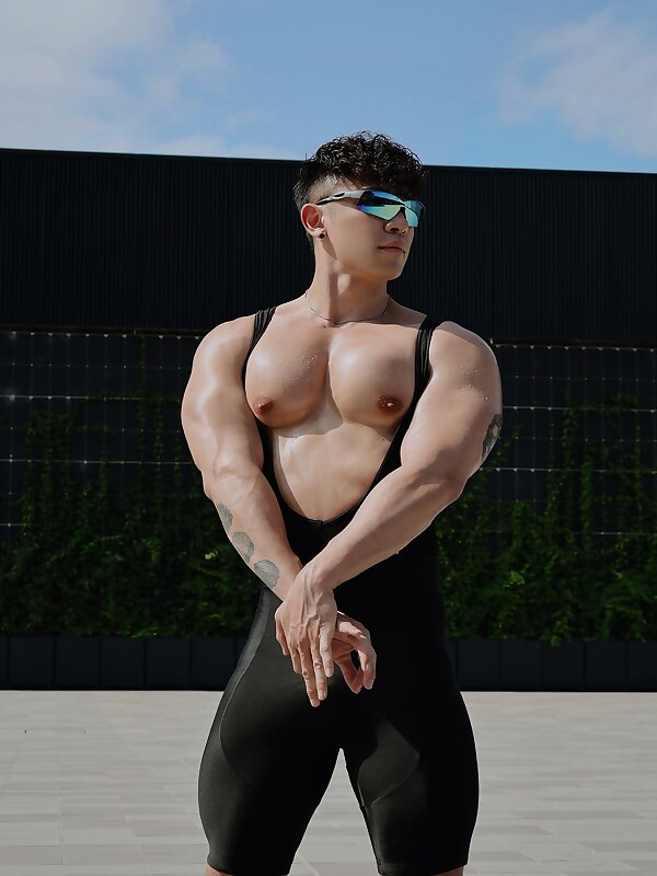 Next Image >>