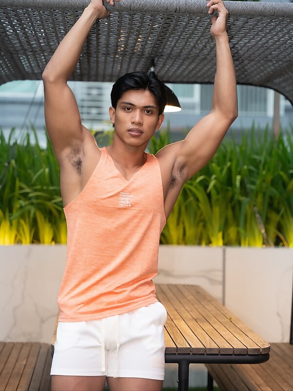Next Image >>