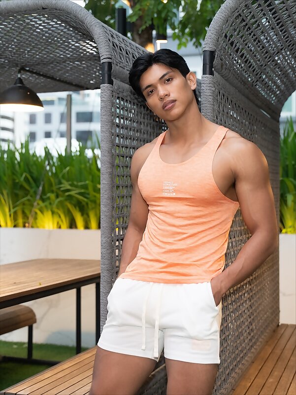 Next Image >>