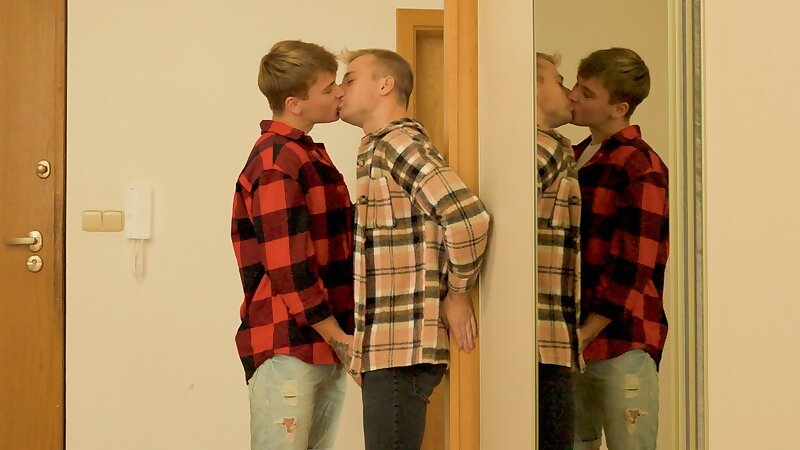 Next Image >>