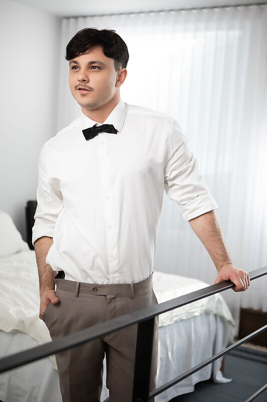 Next Image >>