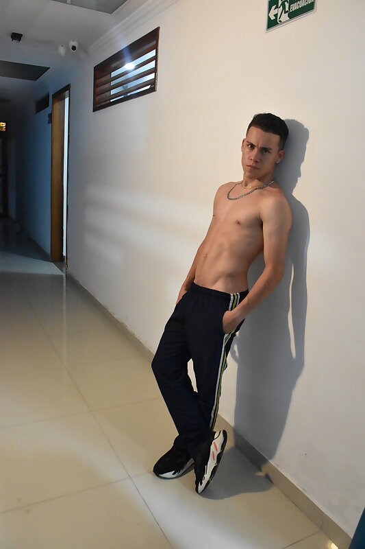 Next Image >>