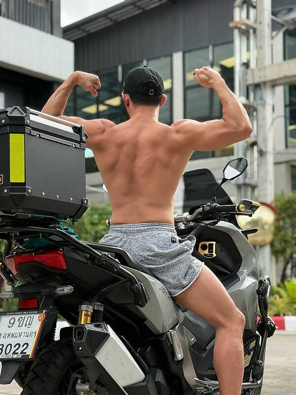 Next Image >>