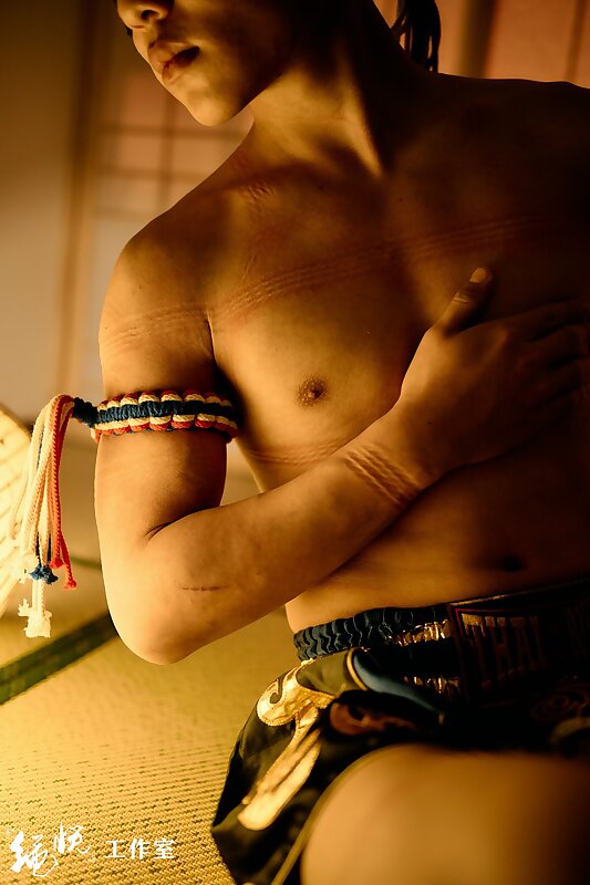 Next Image >>