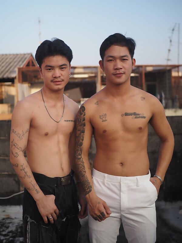 Next Image >>