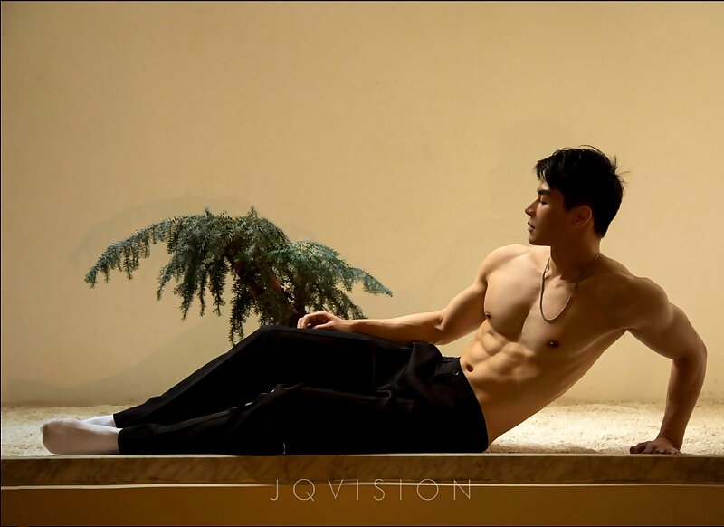 Next Image >>