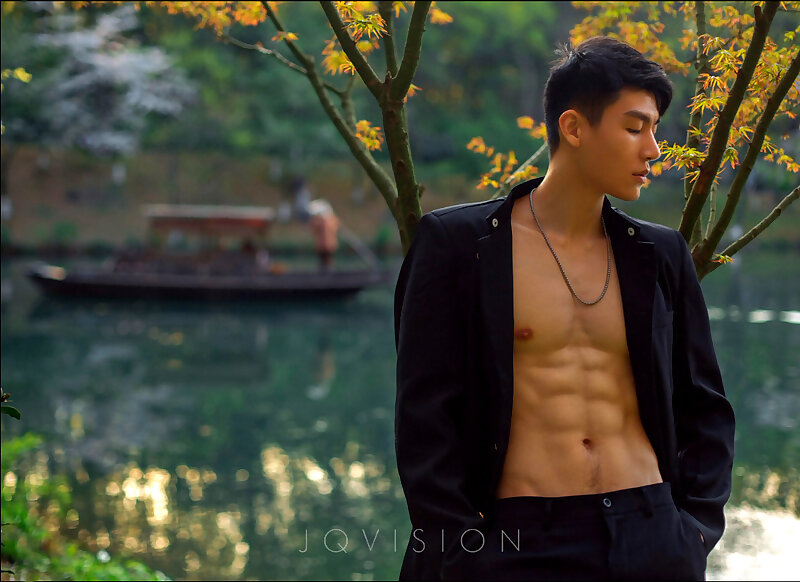 Next Image >>