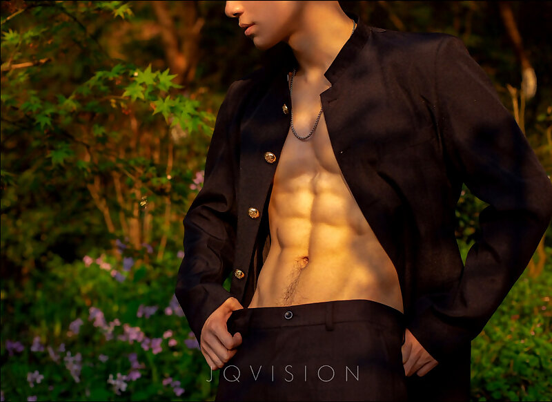 Next Image >>