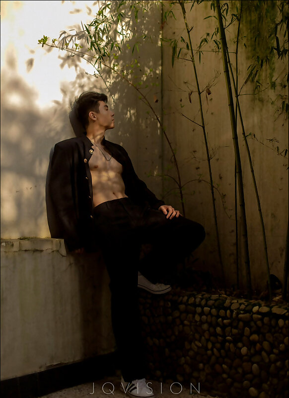 Next Image >>