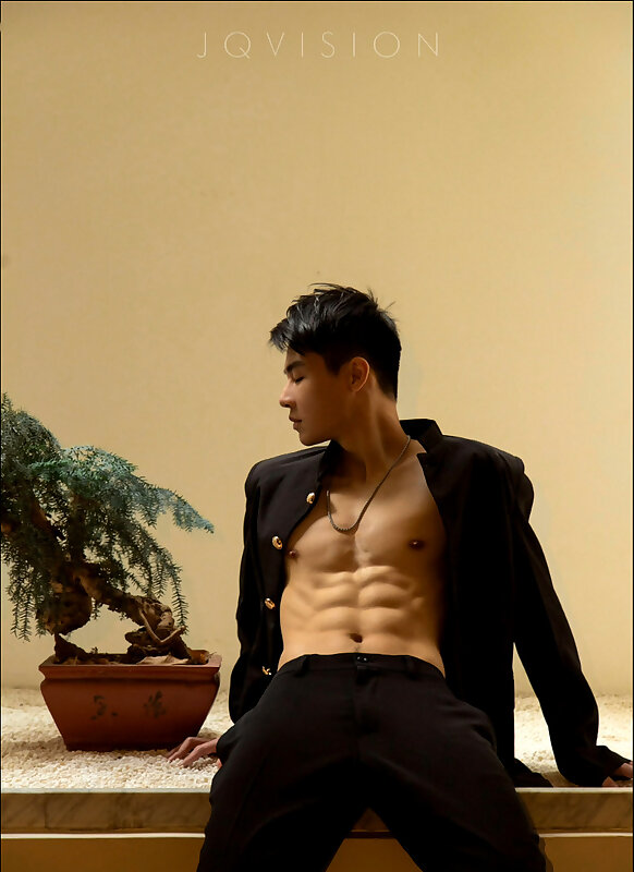 Next Image >>