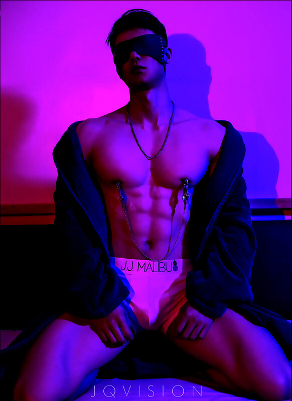 Next Image >>