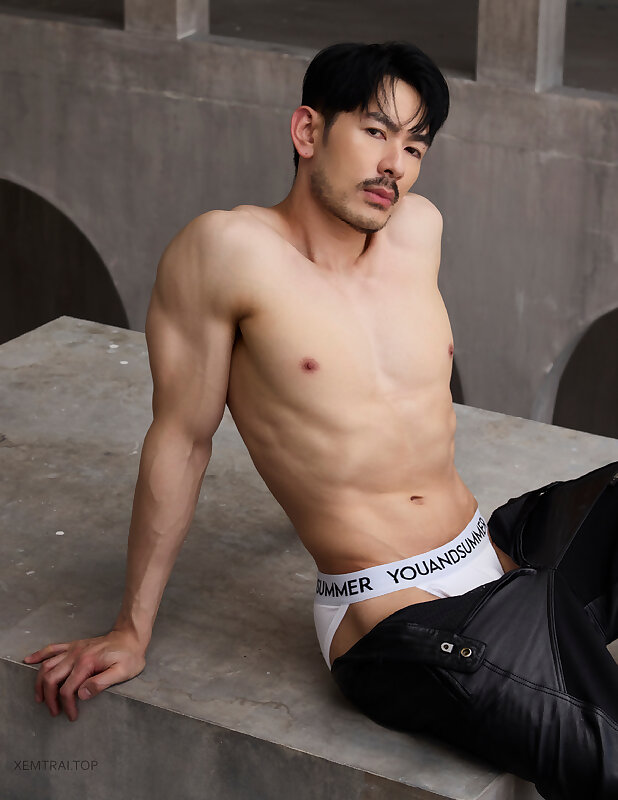 Next Image >>