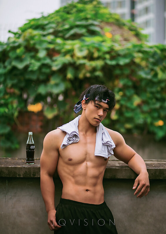 Next Image >>