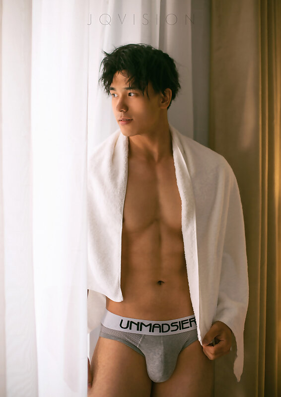 Next Image >>
