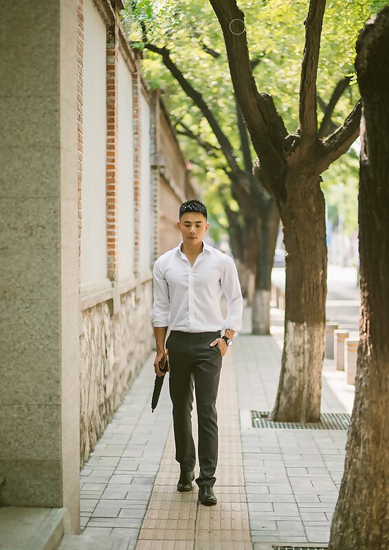 Next Image >>