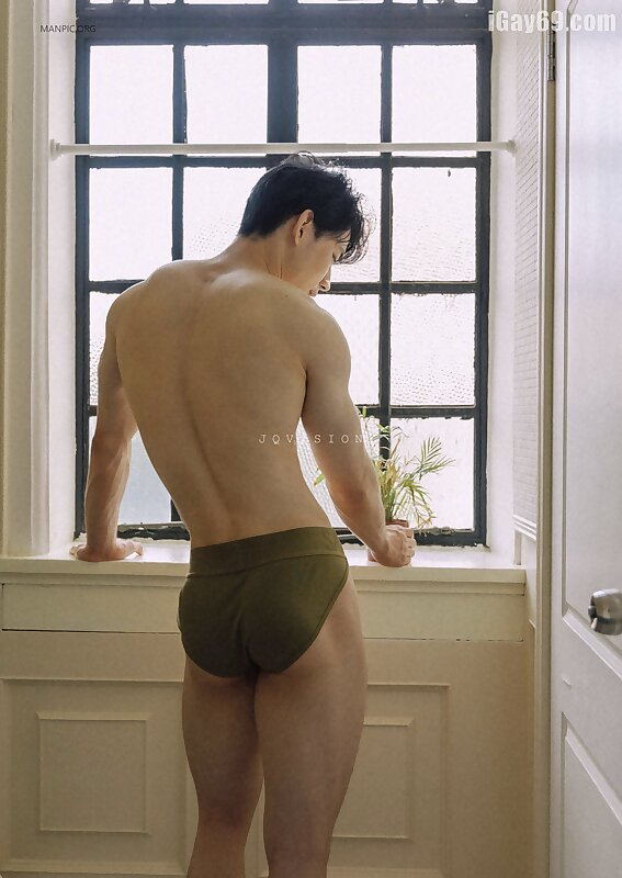 Next Image >>