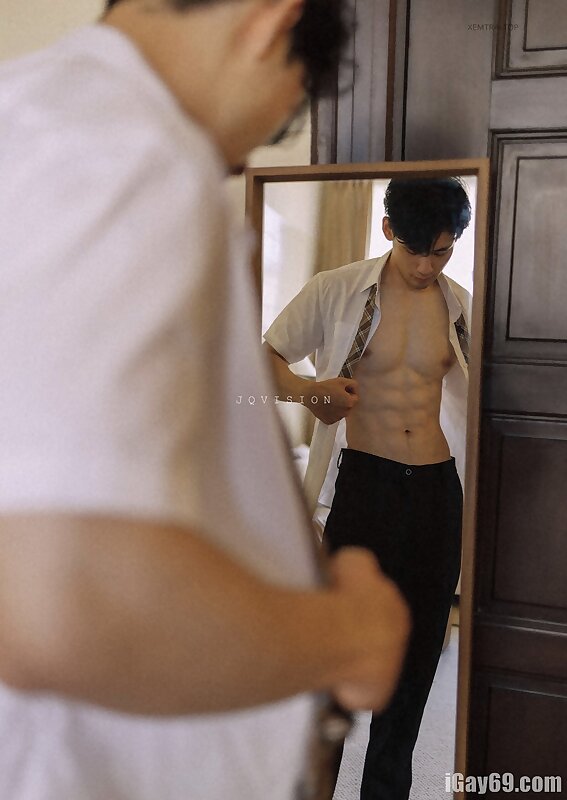 Next Image >>
