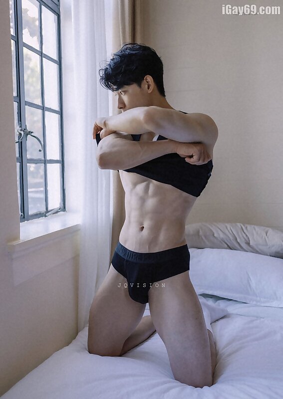 Next Image >>