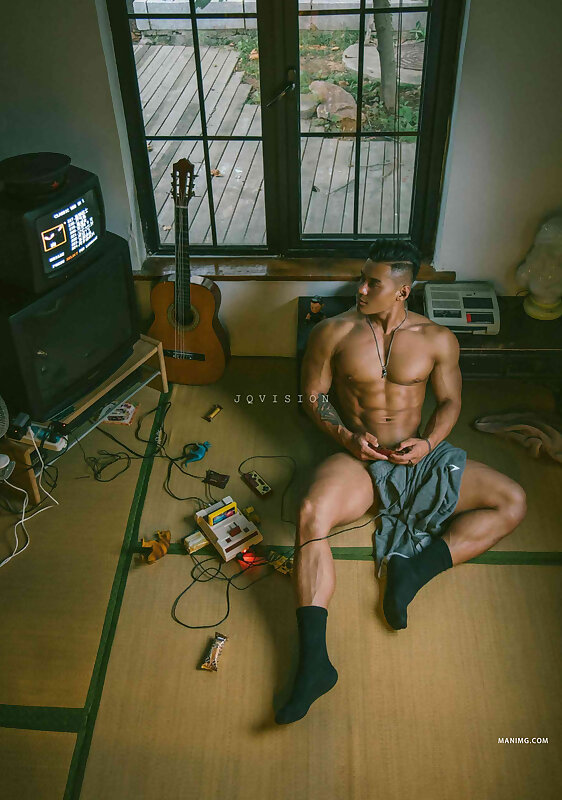Next Image >>