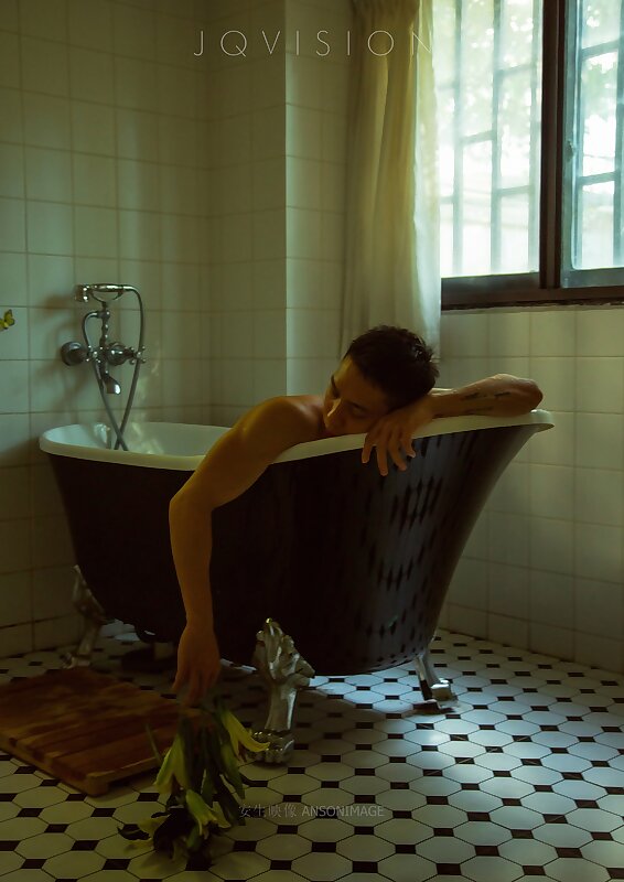 Next Image >>