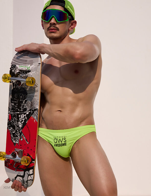Next Image >>