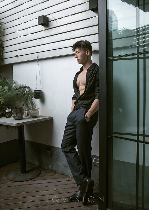 Next Image >>