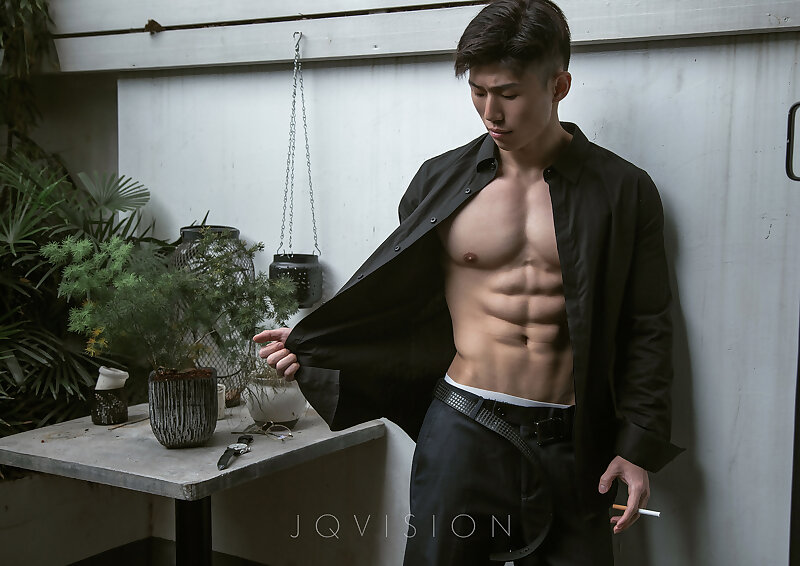 Next Image >>