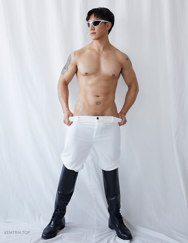 Next Image >>