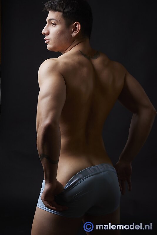 Next Image >>