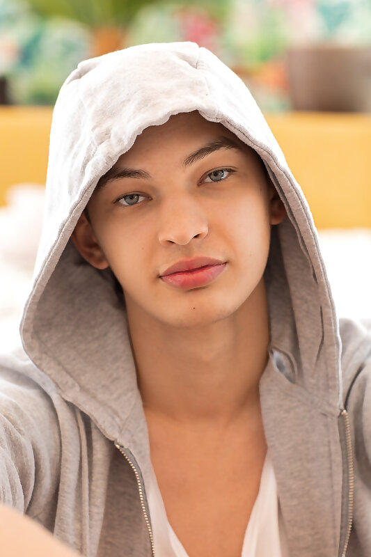 Next Image >>