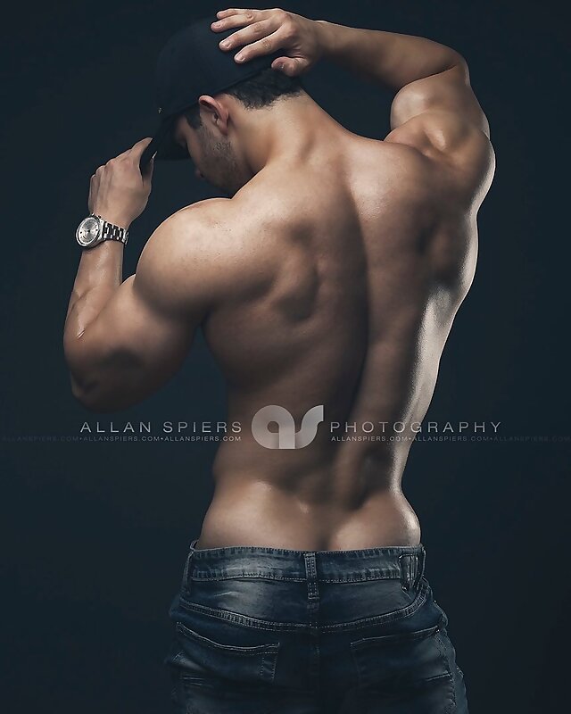 Next Image >>