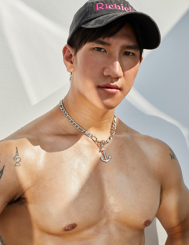 Next Image >>