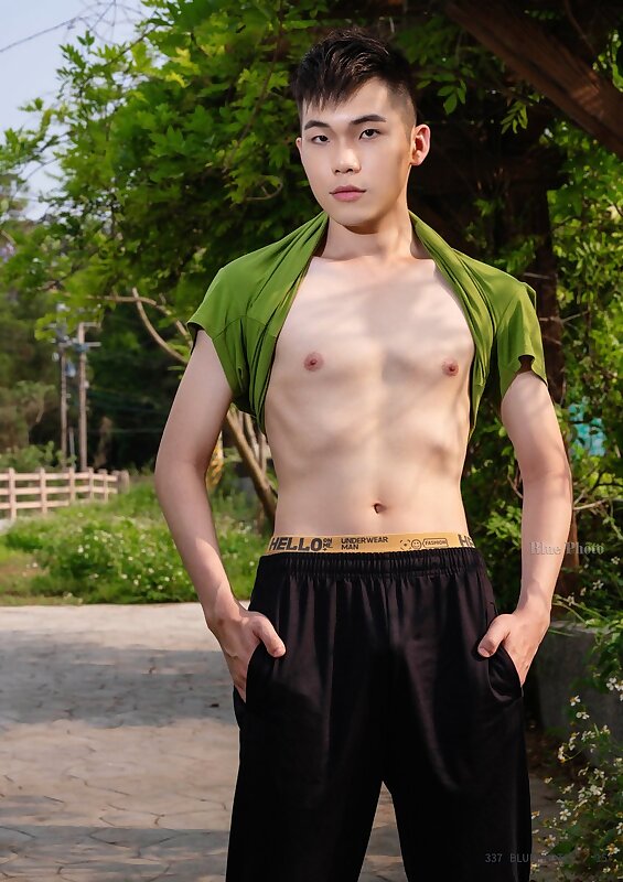 Next Image >>