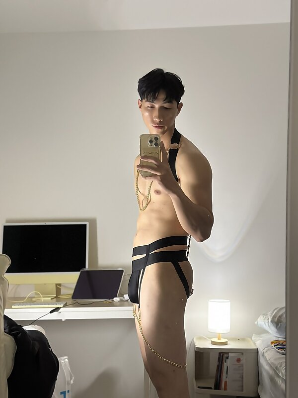 Next Image >>